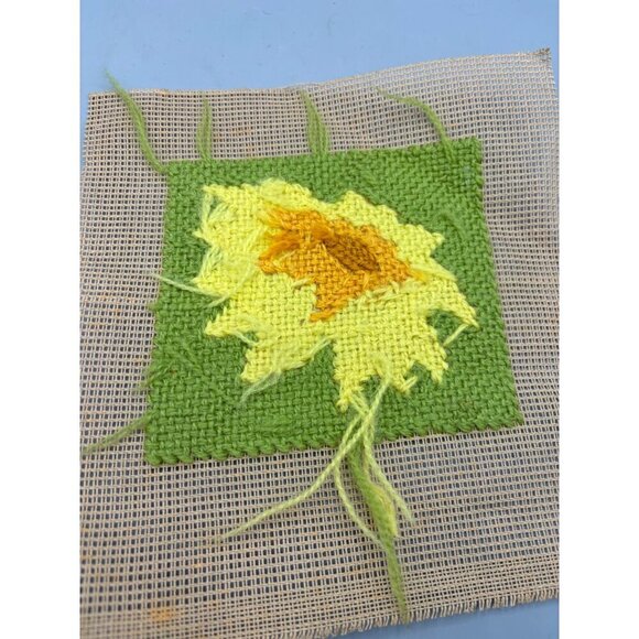Handmade Sunflower Wall Art  Complete Needlepoint 4.75 x 4.5 Decor‎ - Picture 3 of 3